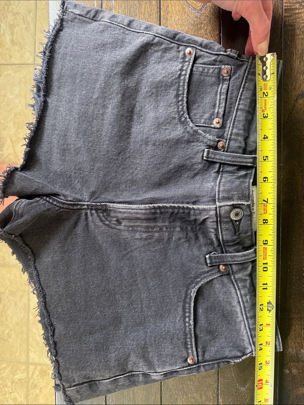 Abercrombie & Fitch Black 90s high rise raw hem jean shorts - Picture 8 of 8